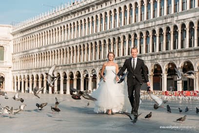 Venice Photographer Storyteller — specializing in couple photoshoots