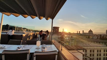 Empire Rooftop View American Bar & Pool