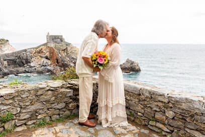 Meraki Photography | Cinque Terre Photographers: Proposals, Engagements, Couples, Family & Weddings