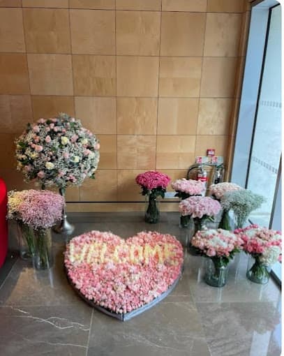 La Botániqe Flower Delivery Rome Italy - Send Flowers To Rome Italy - 7 Days a Week