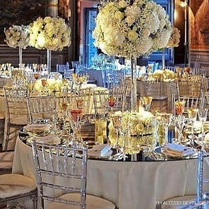 I prodotti di Noleggio candelabri e lampadari per eventi sono gestiti in esclusiva da allestimenti le rose